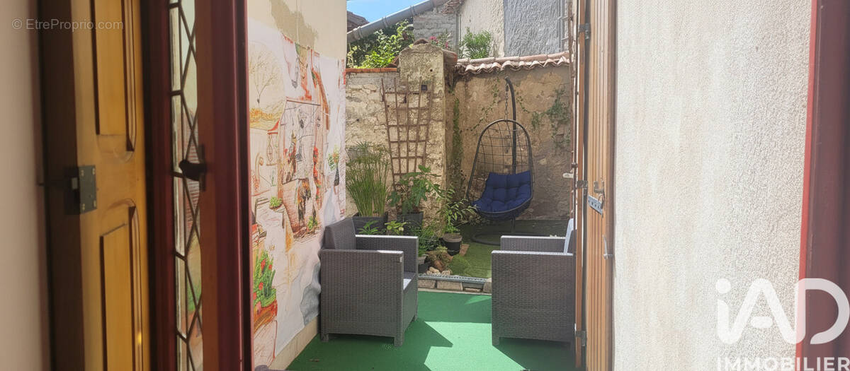 Photo 1 - Maison à SAINT-JEAN-D'ANGELY