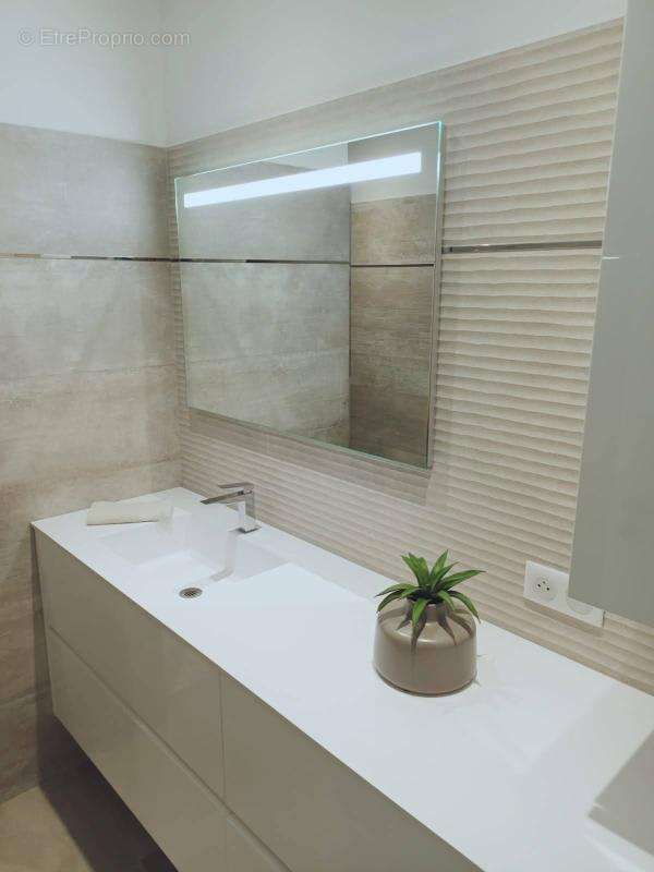 Maison à JONQUIERES-SAINT-VINCENT