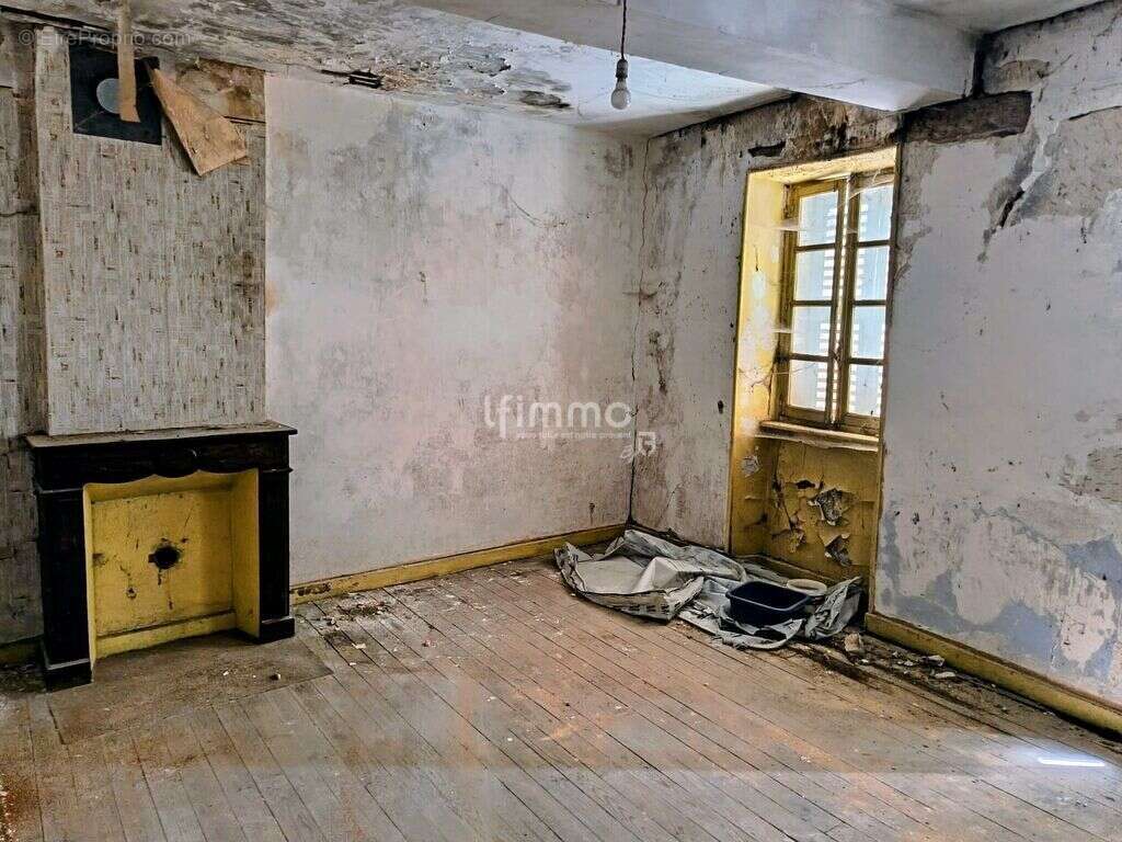 Maison à MONTEL-DE-GELAT