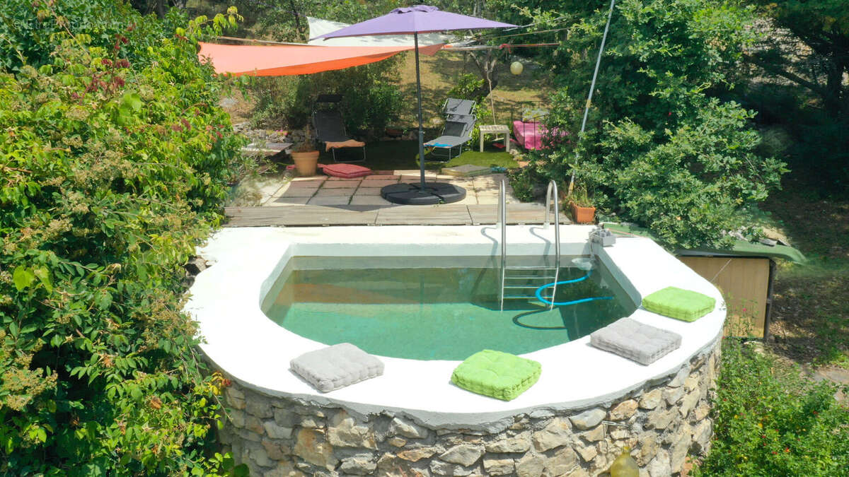Maison 135 m² avec 2 mazets en pierre et bassin aperçu mer - photo 2