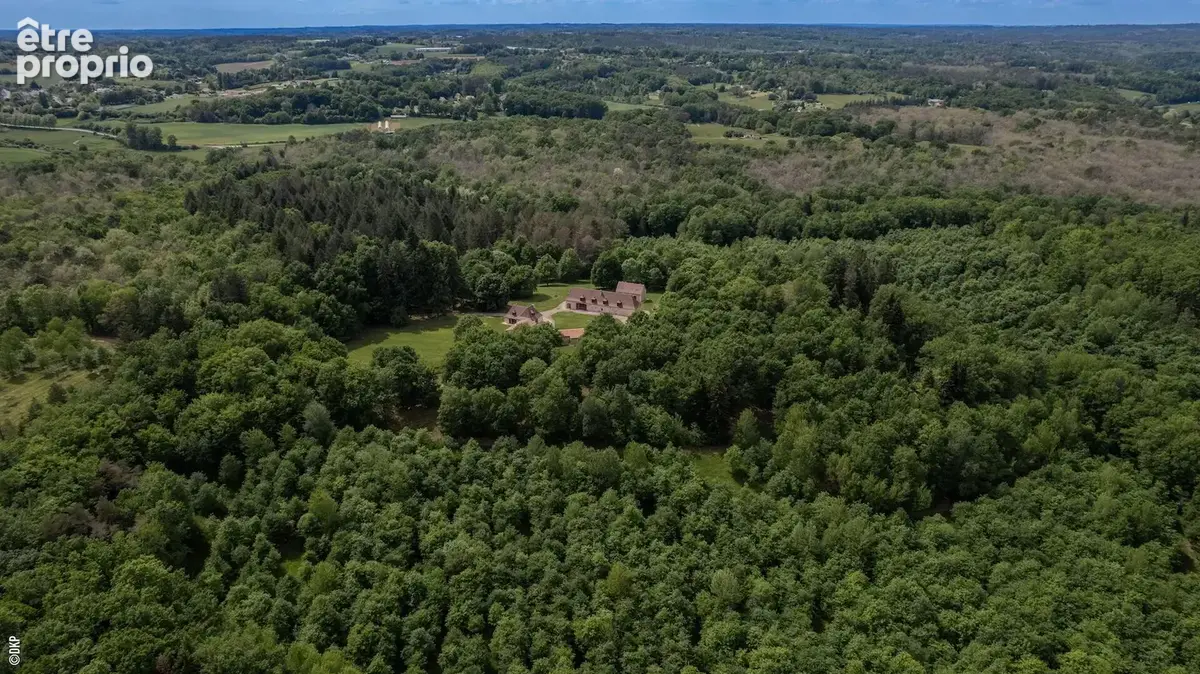 Domaine d'exception sur 100 hectares de forêt privée et bâtis en pierre. Vidéo sur demande - photo 17
