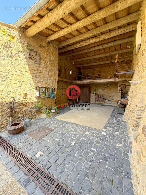 Maison à SAINT-PAUL-LES-FONTS