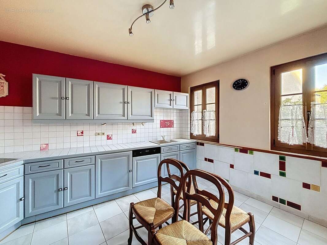 Cuisine équipée - Maison à CHATEAUFORT