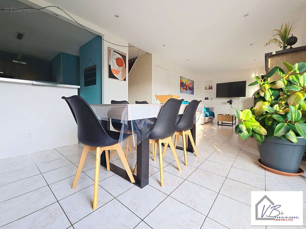 Maison à GRUCHET-LE-VALASSE