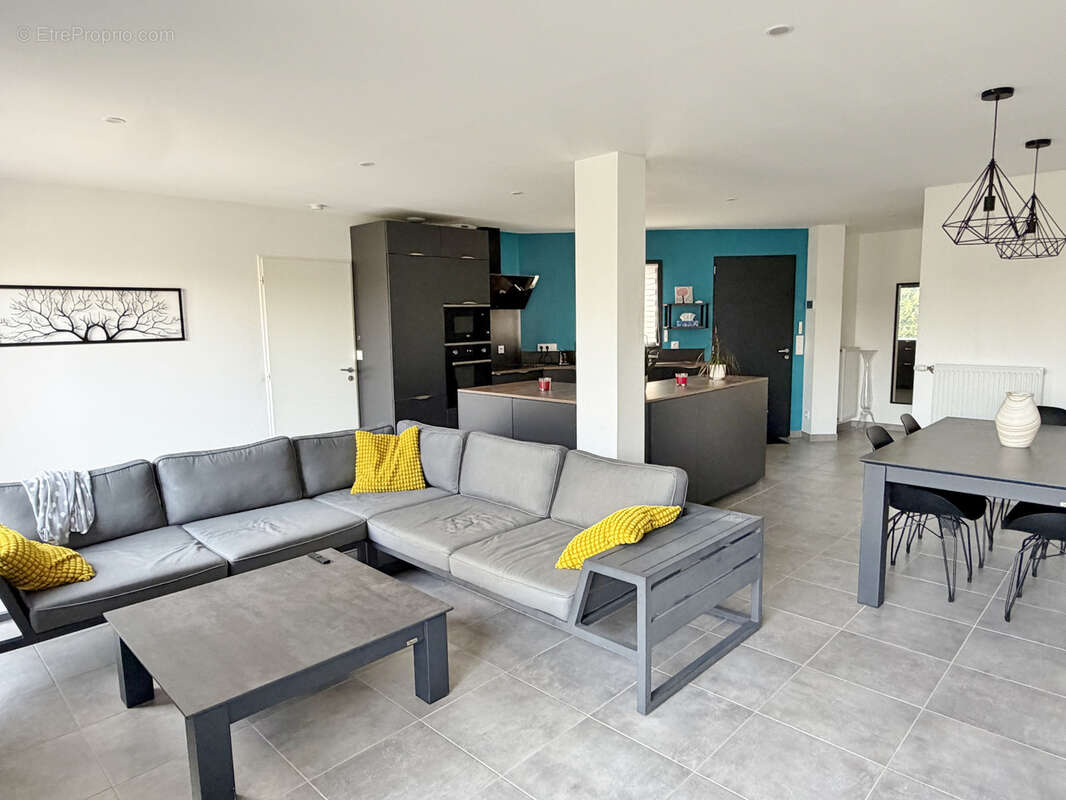 Maison à SAINT-GENIS-LES-OLLIERES