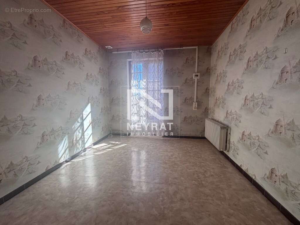 Maison à MONTCENIS