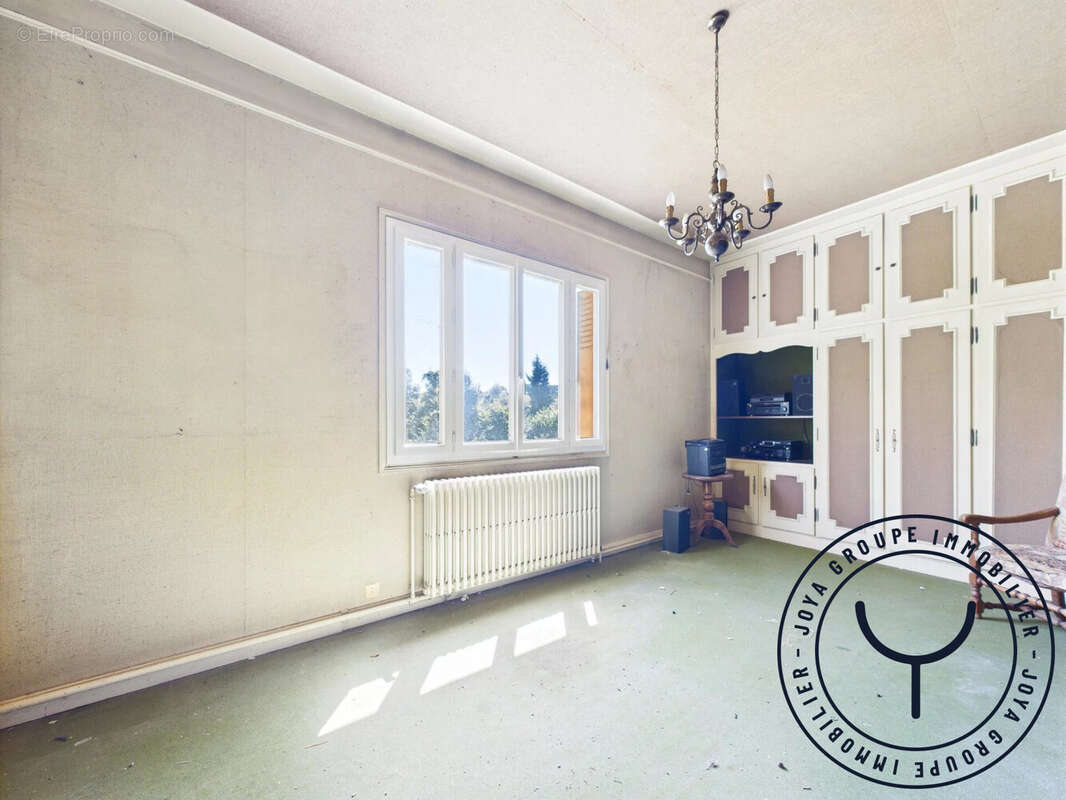 Maison 450 m² à Estissac  - photo 8