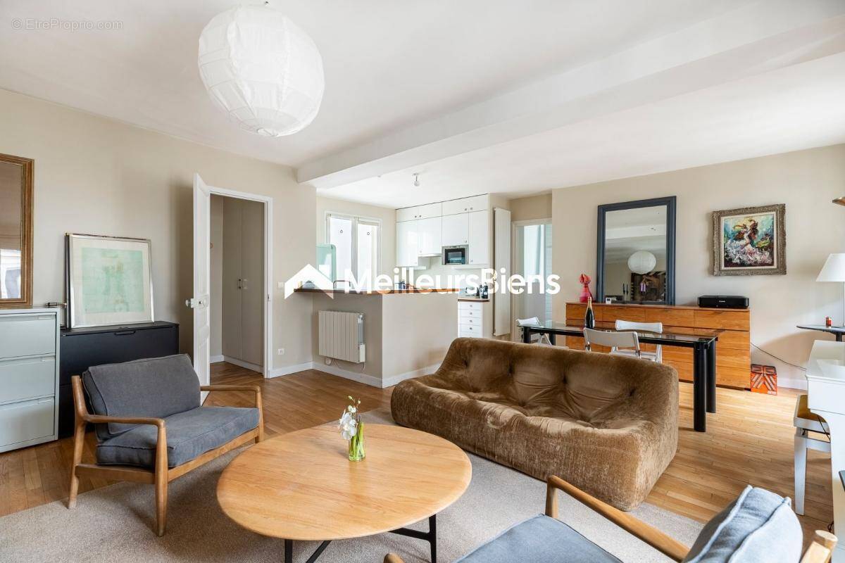 Appartement à PARIS-1E
