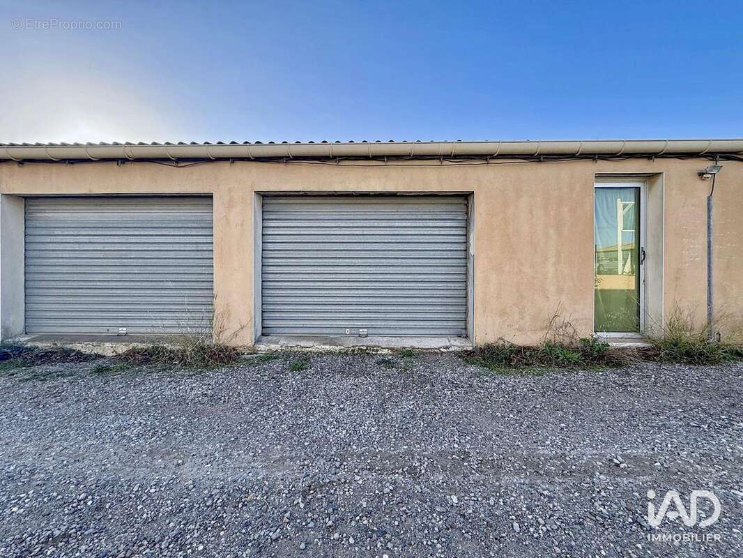 Commerce 850 m² à Villeneuve-Les-Beziers  - photo 3