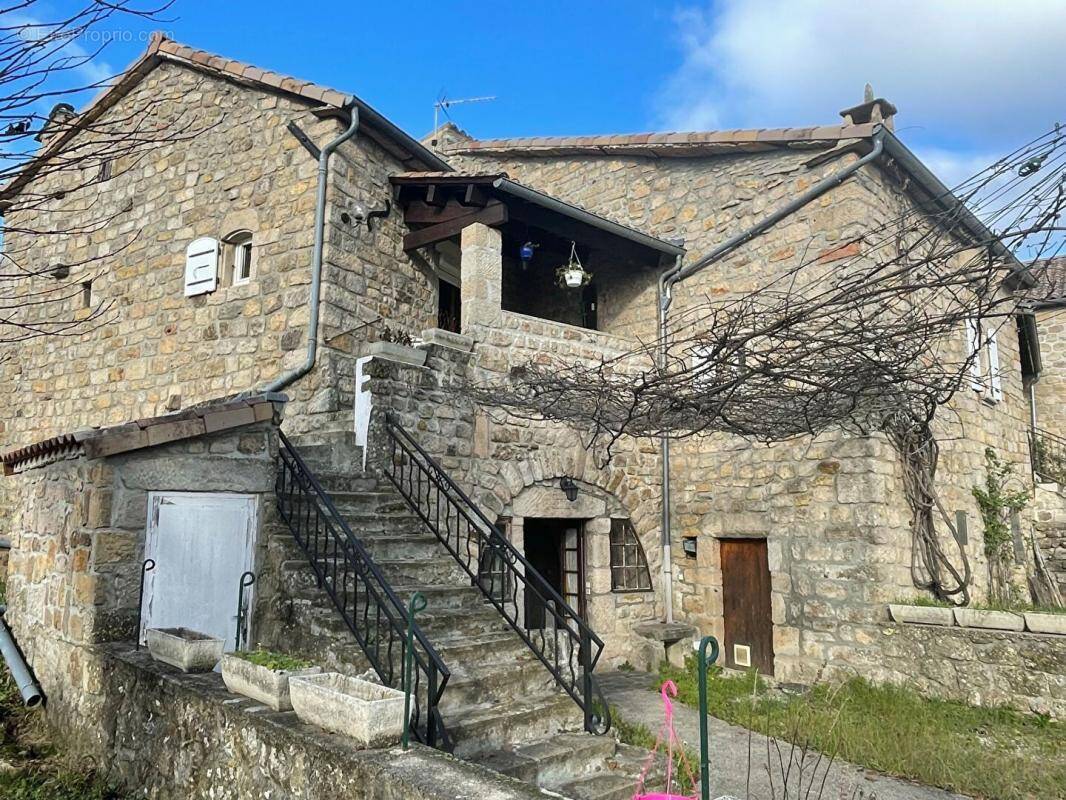 Maison à SAINT-GENEST-DE-BEAUZON