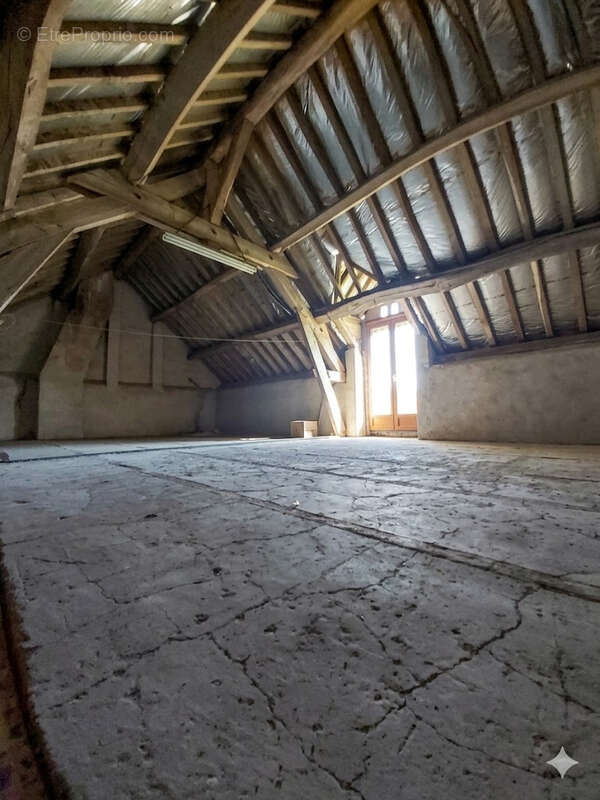 Maison à HOUDAN