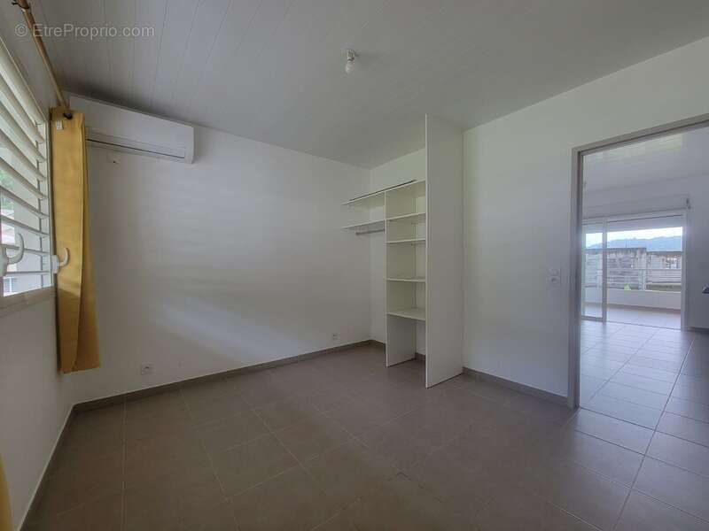 Appartement à REMIRE-MONTJOLY