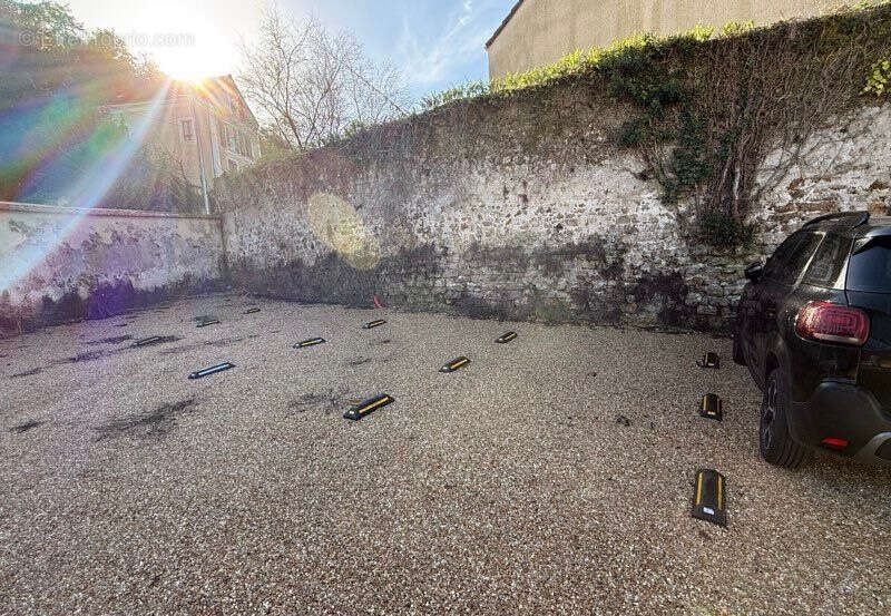 Parking à LA FERTE-SOUS-JOUARRE