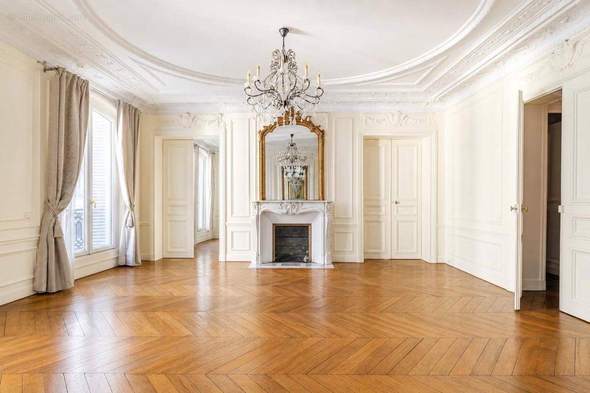 Appartement à PARIS-16E