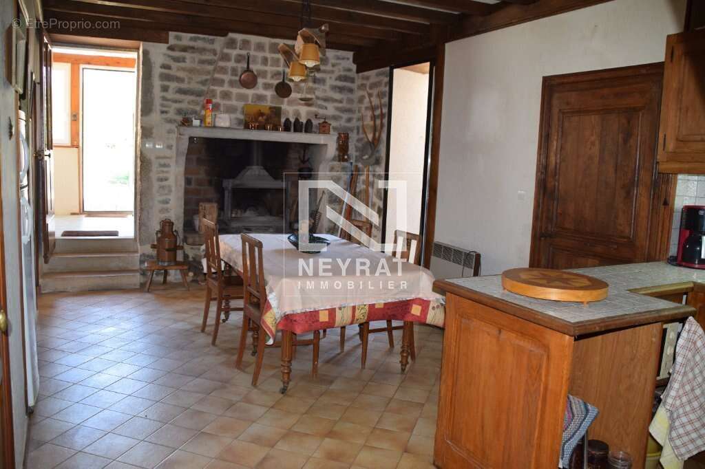 7 kms d'Arnay-le-Duc, Maison en pierre 3 chambres sur 2600m² - photo 6