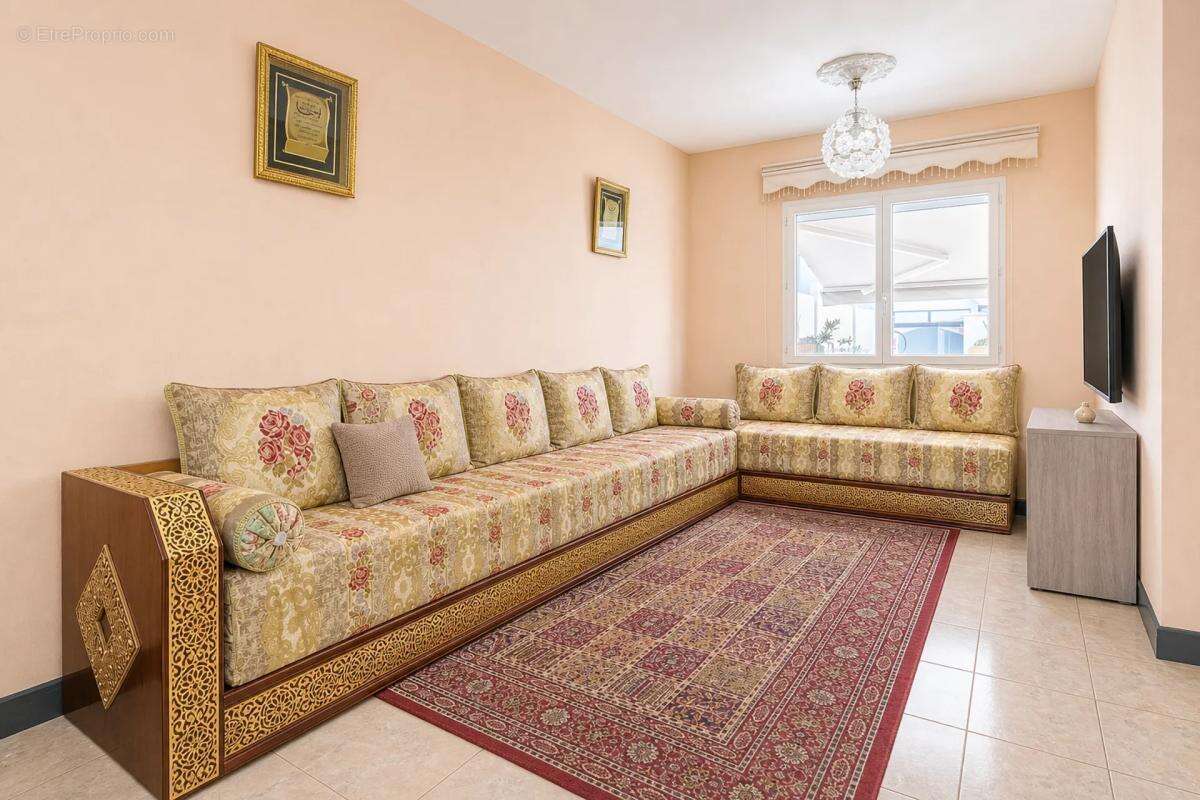 Maison de 5 pièces de 150 m² située à Sainte-Savine - photo 4