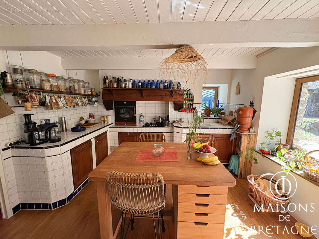 Maison et dépendance à Bannalec, sur un terrain de 1,7 hectare. - photo 4