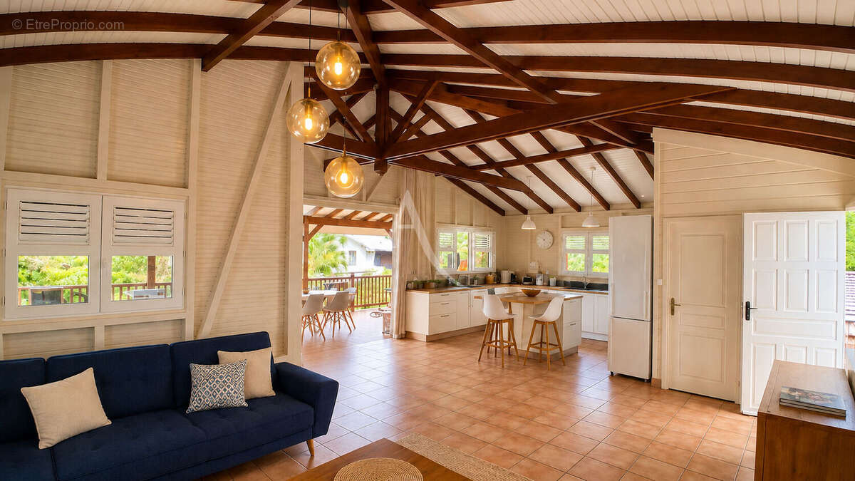 Villa quatre chambres avec piscine et environnement paisible sur les hauteurs de Fort de France - photo 3