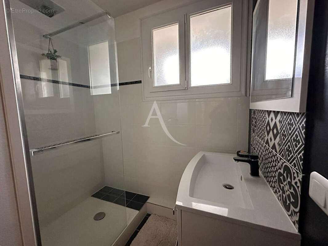 Appartement T3 avec balcon - Cholet - photo 4