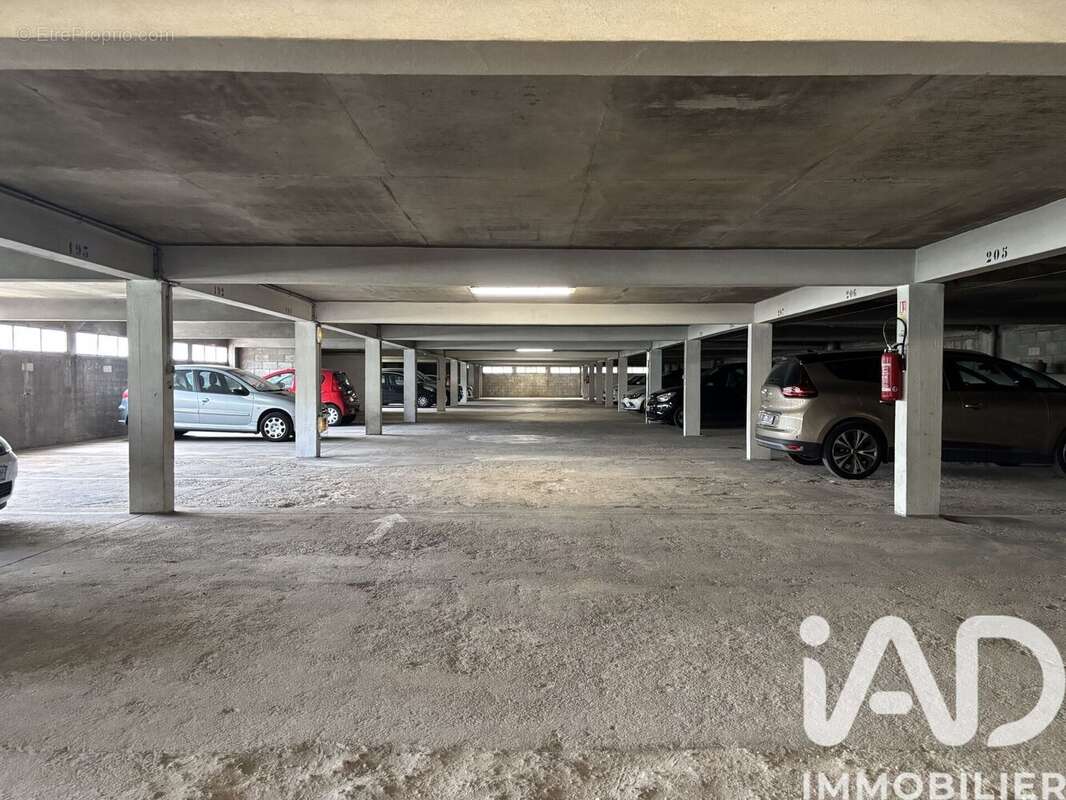 Parking 12 m² à Noisy-Le-Roi  - photo 4