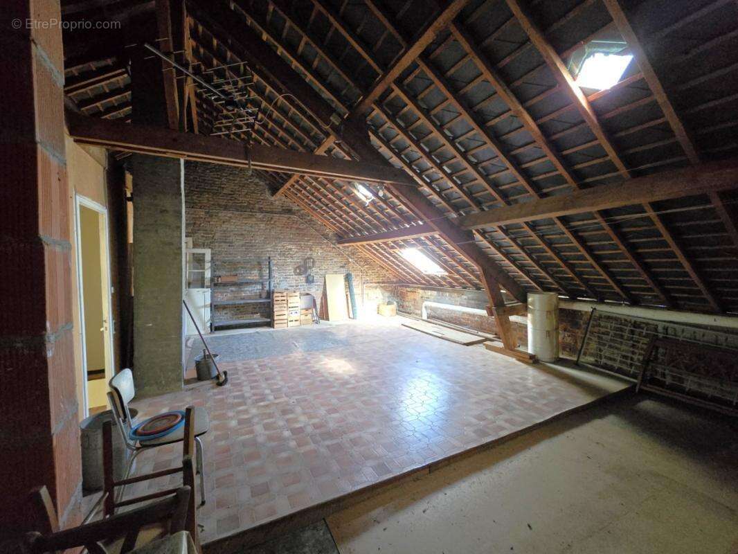 HIRSON (02) -  Vente maison avec 2 chambres , grenier aménageable, terrasse et terrain  - photo 8