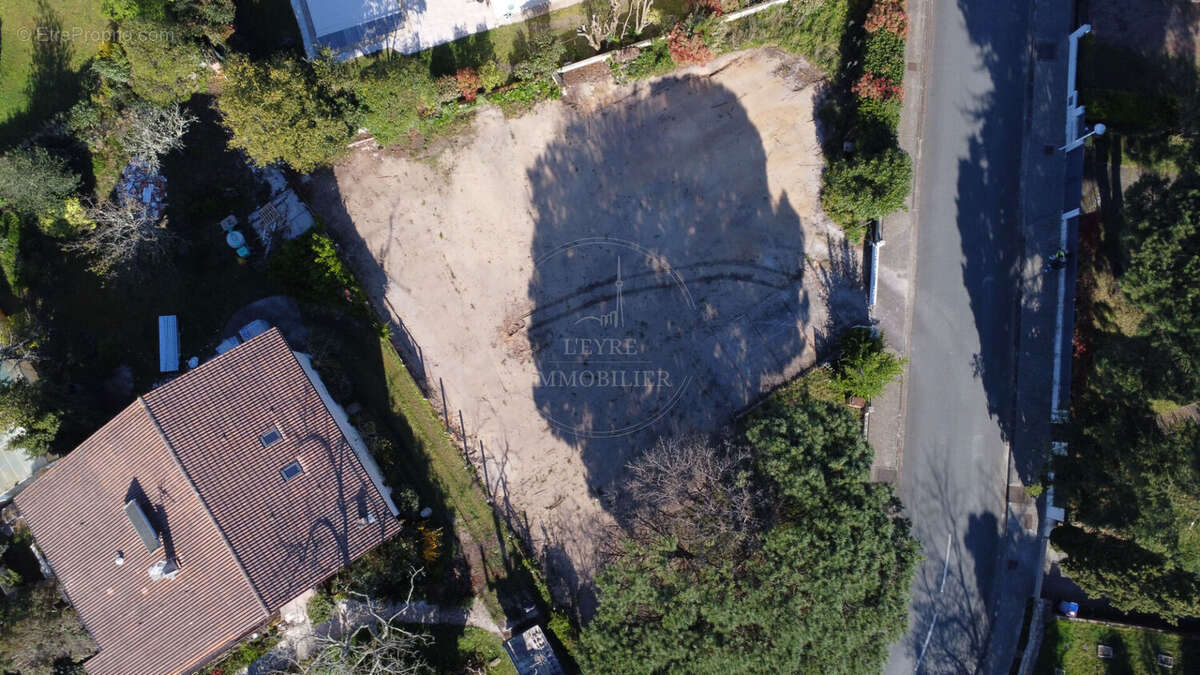 Terrain à GUJAN-MESTRAS