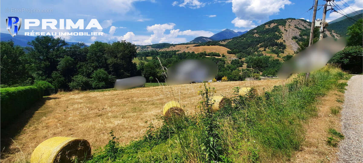 Terrain à SAINT-LAURENT-EN-BEAUMONT