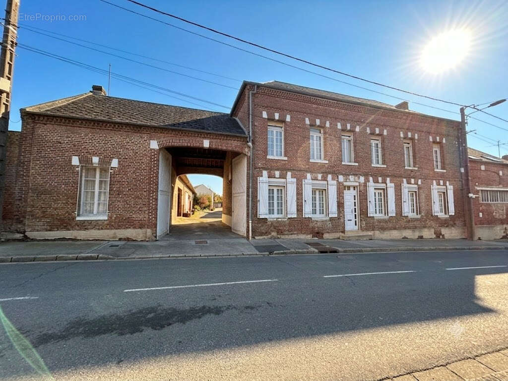 Corps de ferme Nesle 15 pièce(s) 320m2 - photo 16