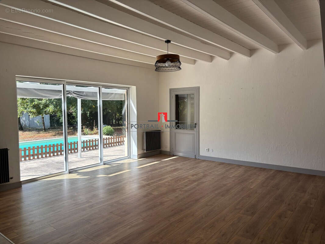 Maison 189 m² à Saint-Andre-De-Cubzac  - photo 8
