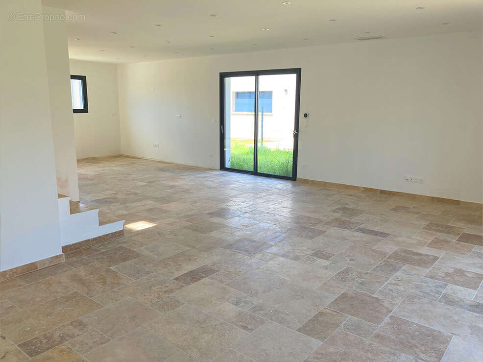 Maison à MONTELIMAR