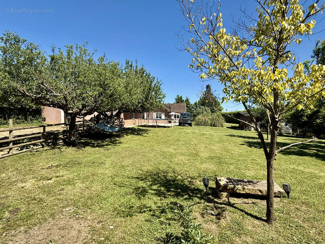 Maison à CRUZILLES-LES-MEPILLAT