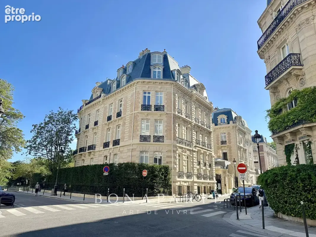Appartement à PARIS-8E