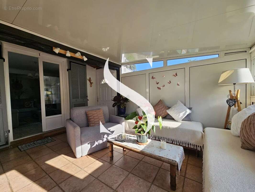 EXCLUSIVITÉ – Maison 3 pièces avec jardin, véranda et grand garage . - photo 14