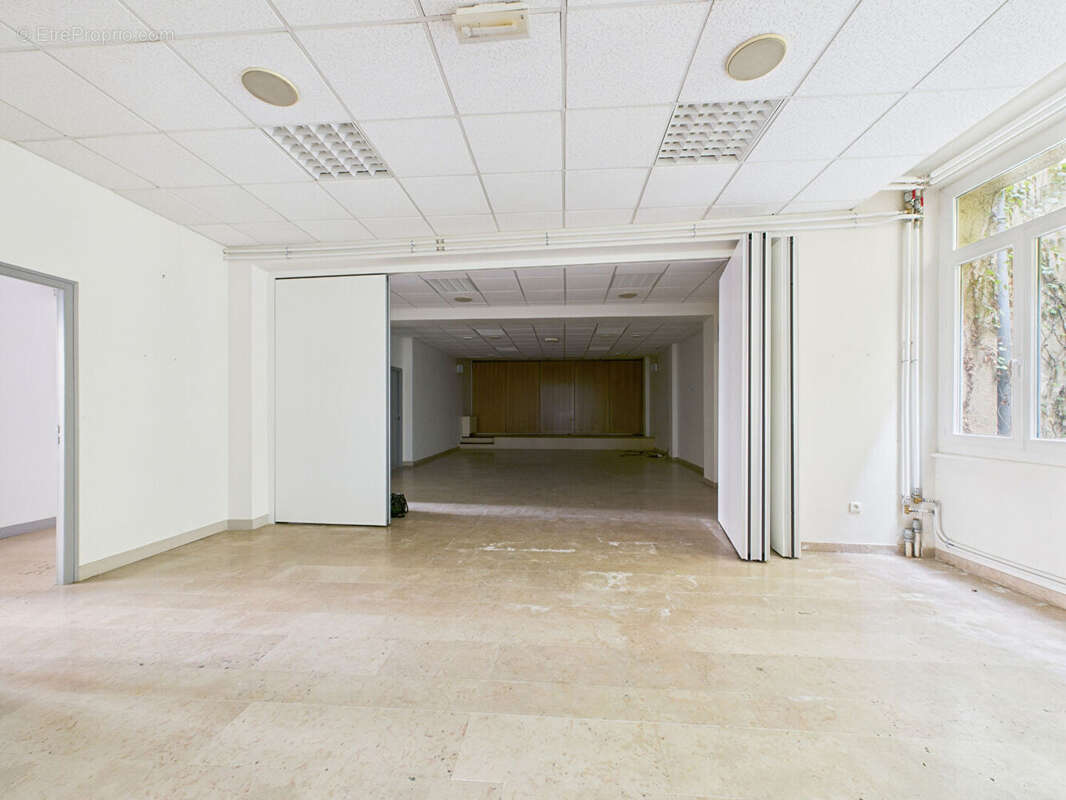 Commerce à TOURNON-SUR-RHONE