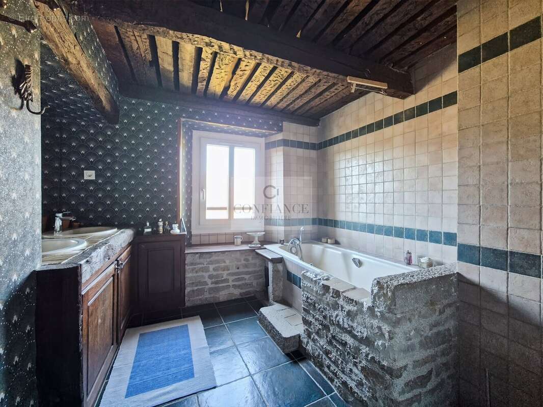 Appartement à CONTES