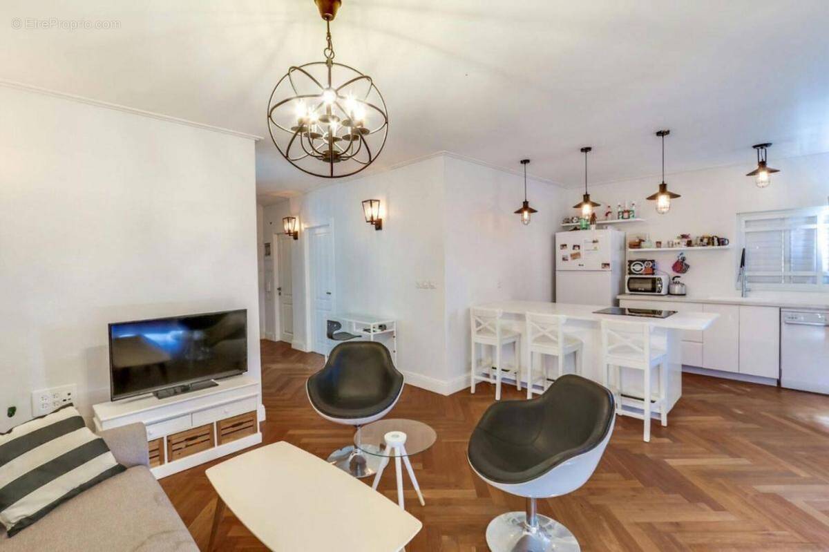 Appartement à PARIS-8E