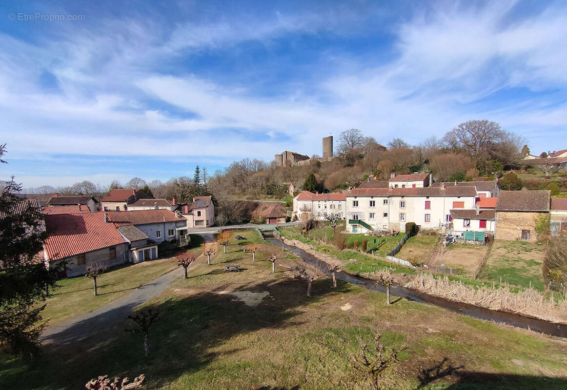 Appartement à CHALUS