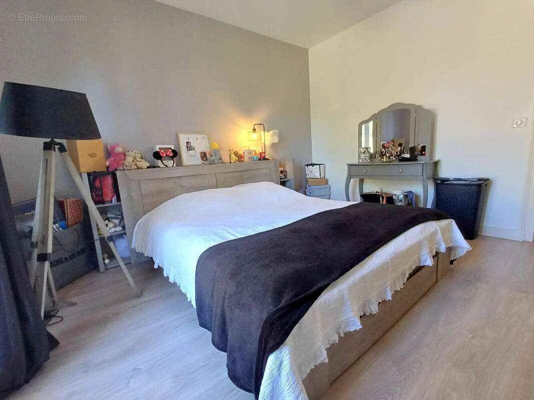 Charmante maison familiale de 5 chambres avec piscine et beaux jardins - photo 9