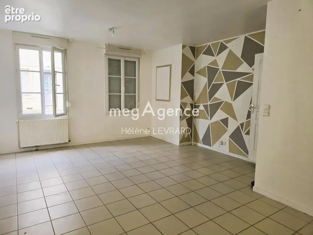 Évron centre-ville : maison 3 chambres avec courette - photo 3