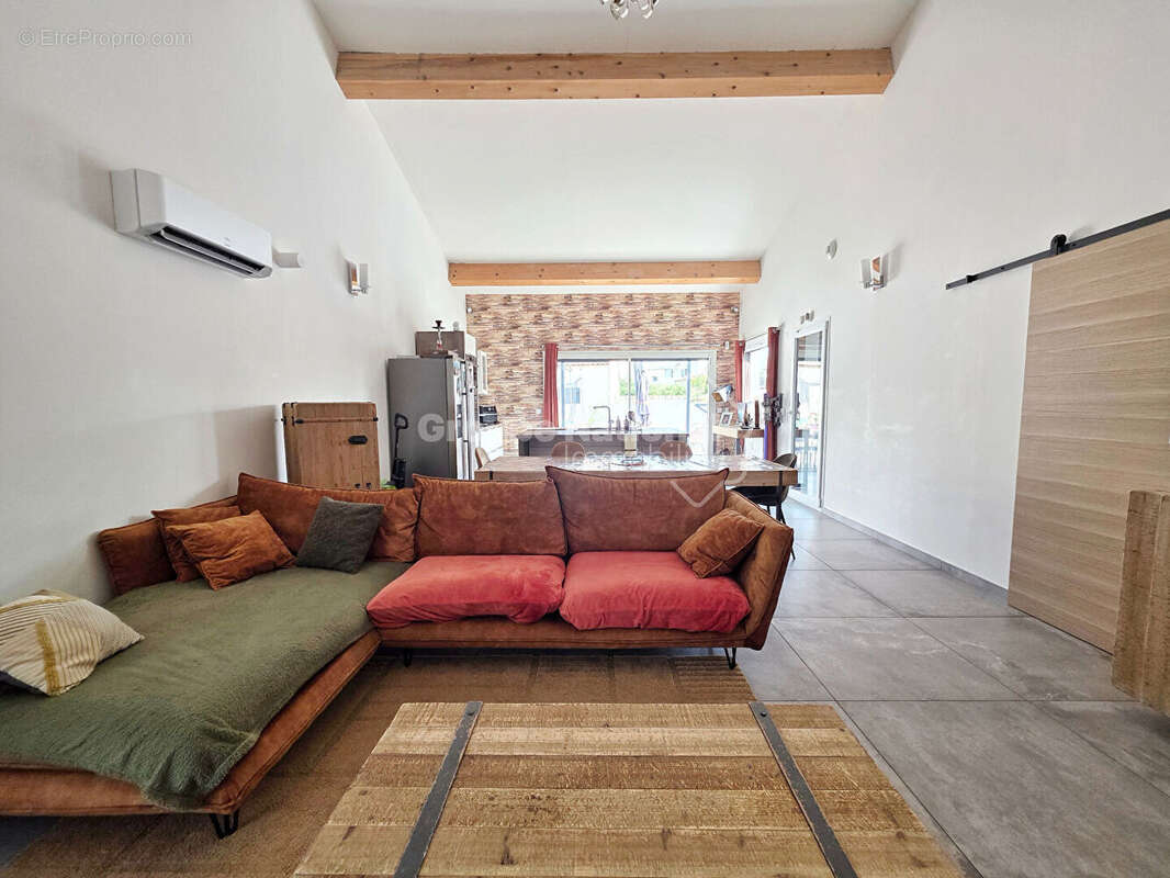 Superbe maison plain-pied de 2018 T4  96 m²  Piscine  Proche centre-ville - photo 4