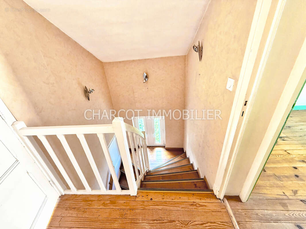 Maison à SAINTE-FOY-LES-LYON