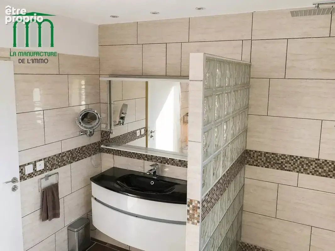 villa d'exception avec piscine et dépendances / saint-genest lerpt golf - photo 12