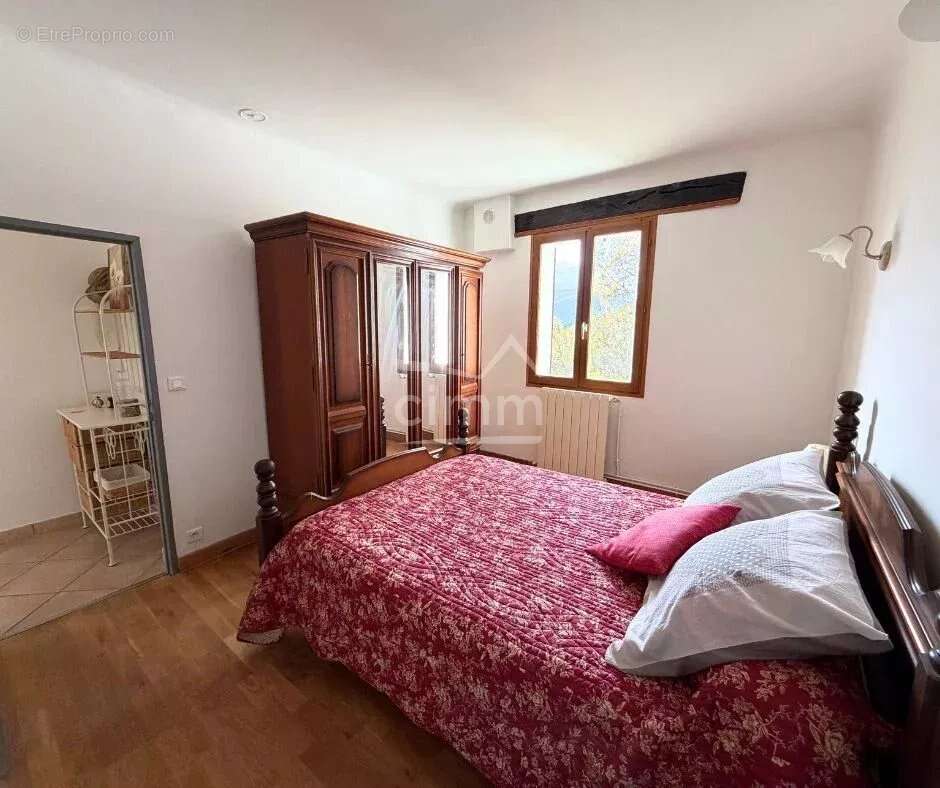 Maison à ENTREPIERRES