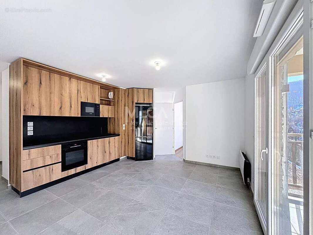 Appartement à SAINT-ETIENNE-DE-TINEE