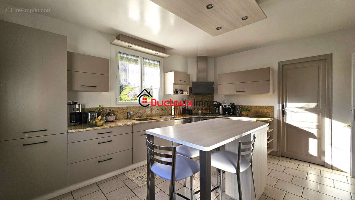 Maison à SANSAC-DE-MARMIESSE