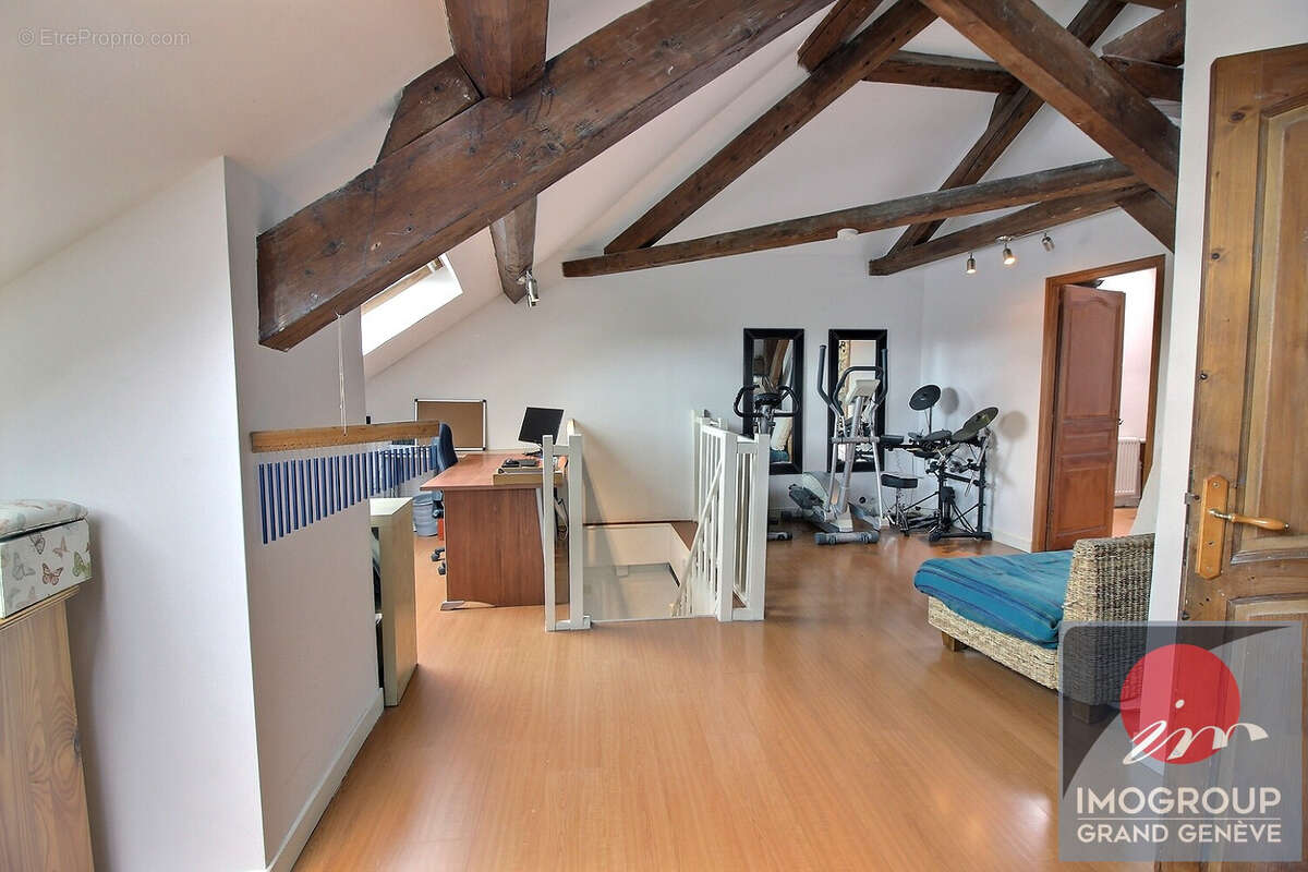 Maison à CESSY