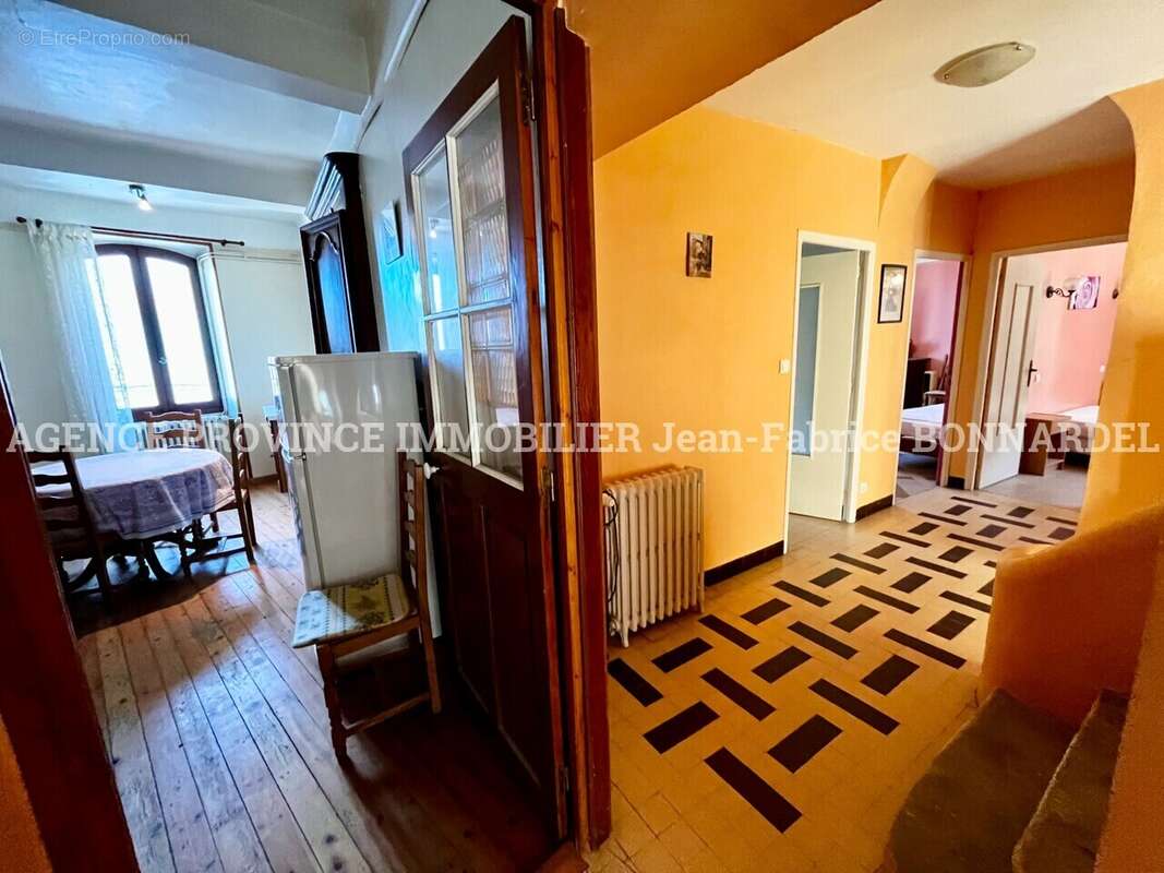 Maison 112 m² à Suze-La-Rousse  - photo 6