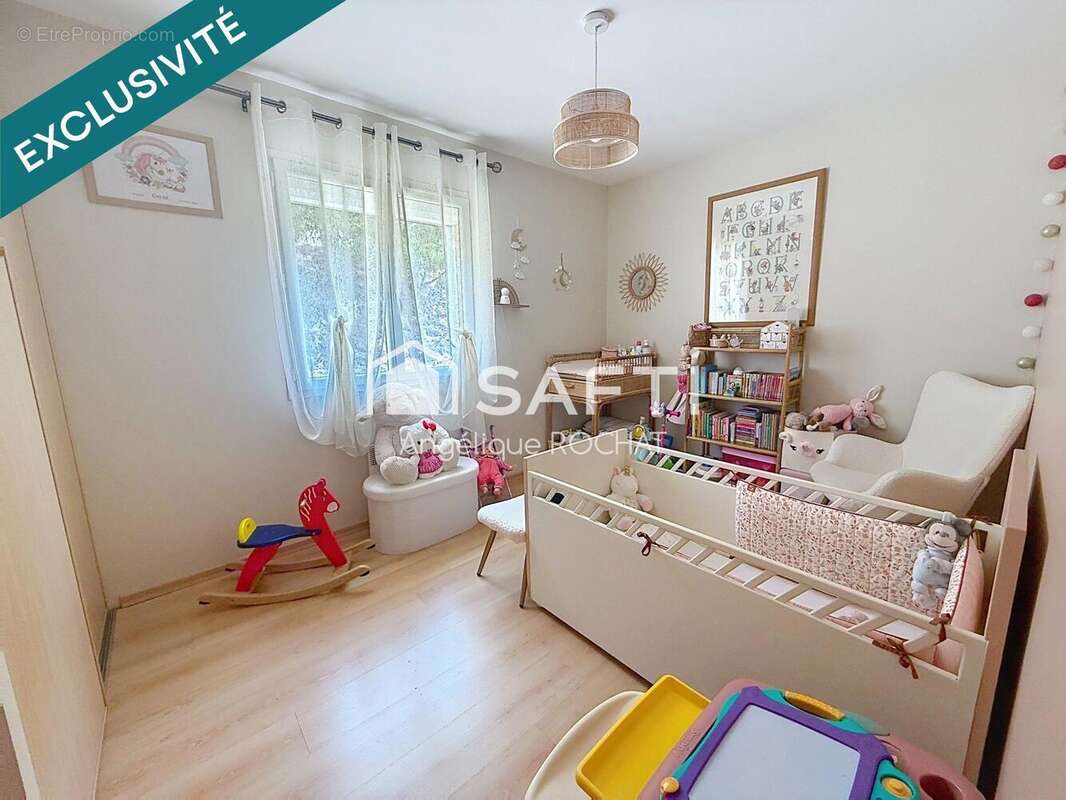 Maison 113 m² à Saint-Nazaire-De-Ladarez  - photo 8
