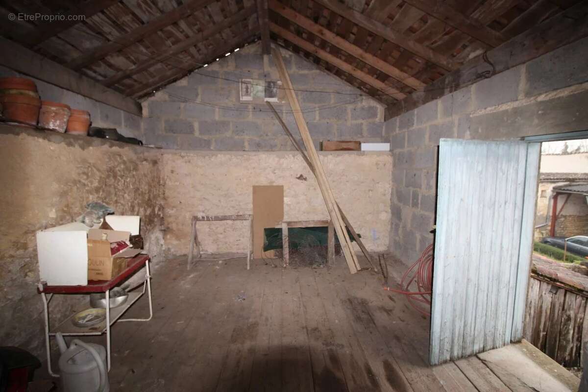 Maison à VILLEBOIS-LAVALETTE