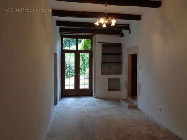 Grande maison de village de caractère avec 3 chambres et dépendances - photo 6